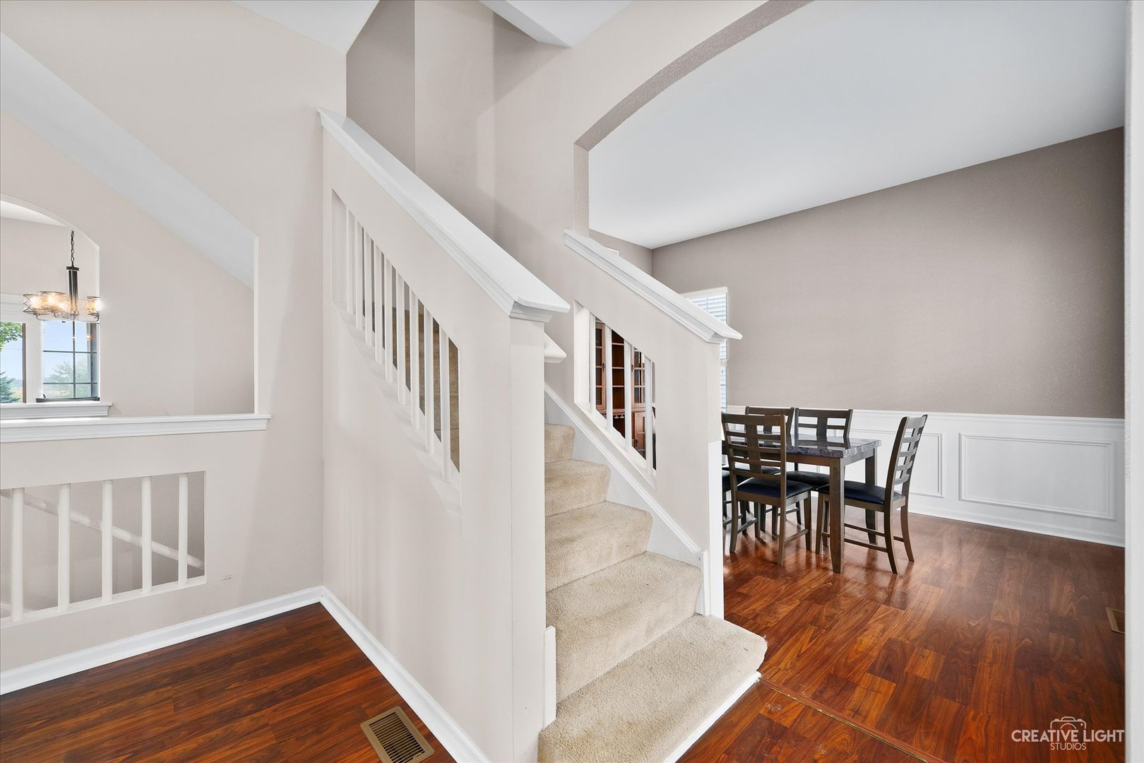 2640 Pecos Circle Montgomery, IL 60538 - Photo 4 of 31 a view of a livingroom with furniture and wooden floor