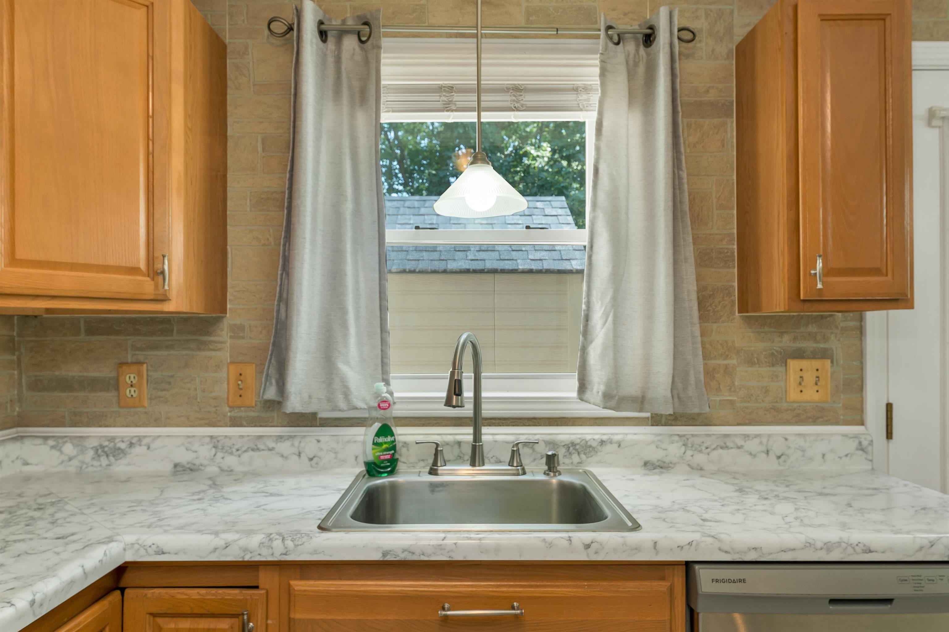 1035 South Mammoth Road, Unit 3 Manchester, NH 03109 - Photo 5 of 37