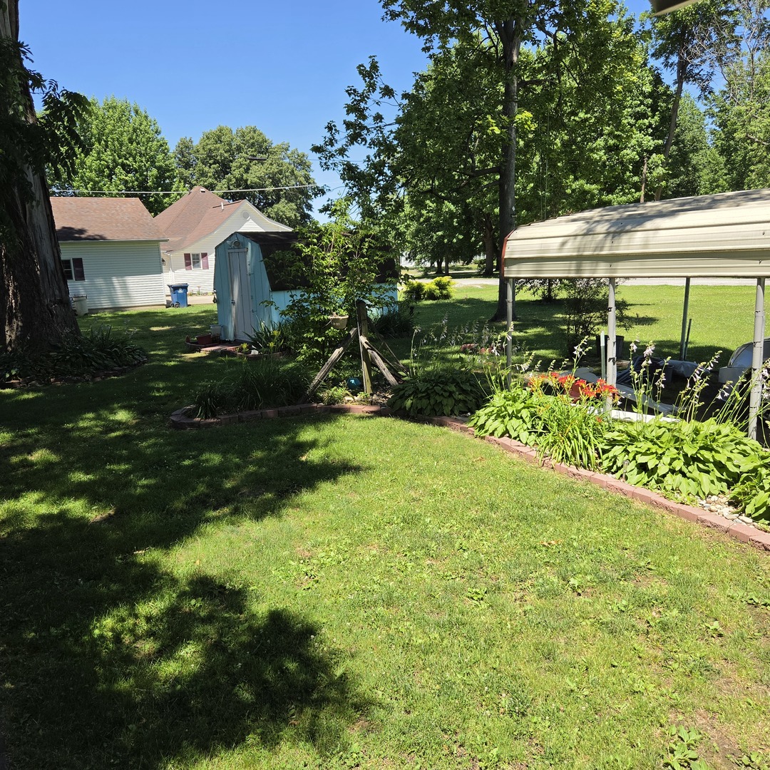 903 South Walnut Street Sesser, IL 62884 - Photo 5 of 16