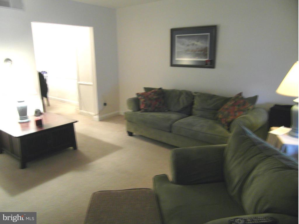 304 Grovethorn Road Baltimore, MD 21220 - Photo 7 of 25 Living Room