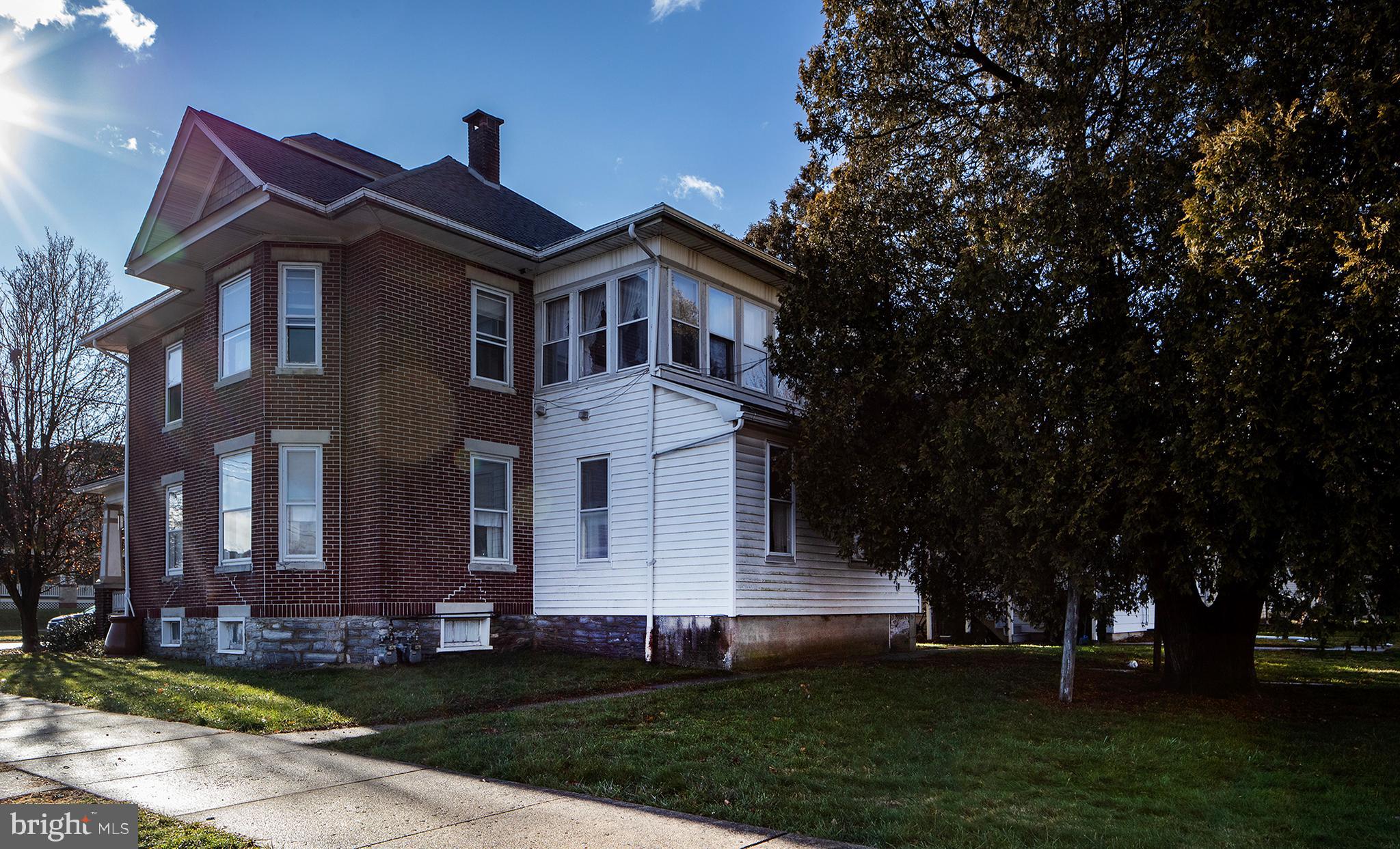 433 East Main Street, Unit B Palmyra, PA 17078 - Photo 4 of 35 a front view of a house with a garden