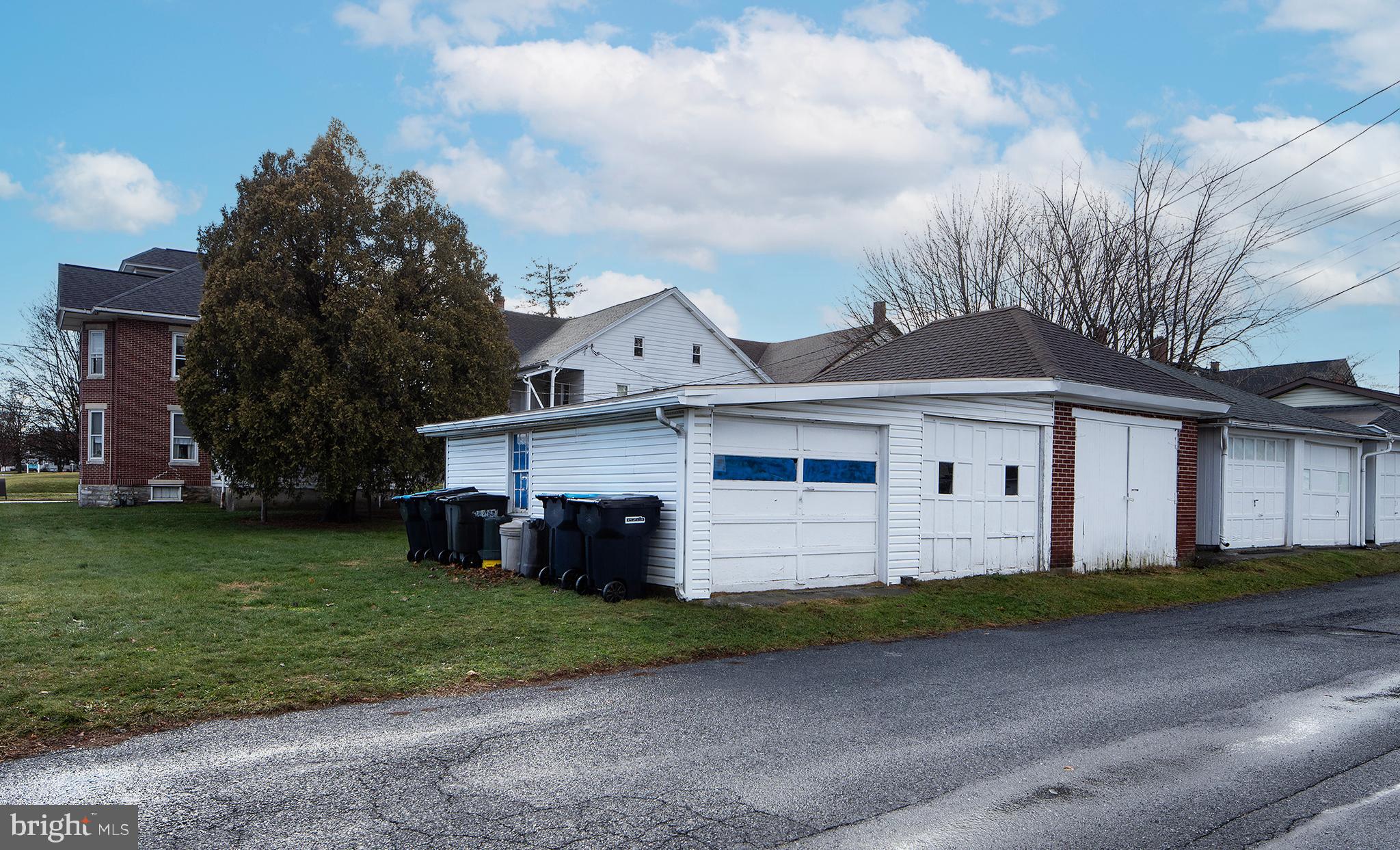 433 East Main Street, Unit B Palmyra, PA 17078 - Photo 5 of 35 a front view of a house with a yard and garage
