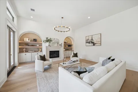 $1,669,900 | 710 East 18th Street, Houston, TX 77008