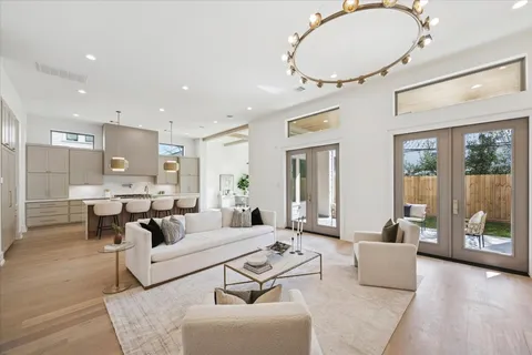 $1,669,900 | 710 East 18th Street, Houston, TX 77008