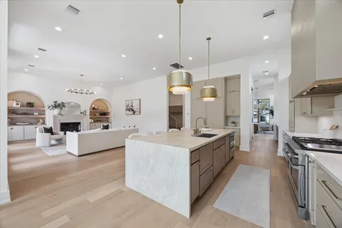 $1,669,900 | 710 East 18th Street, Houston, TX 77008