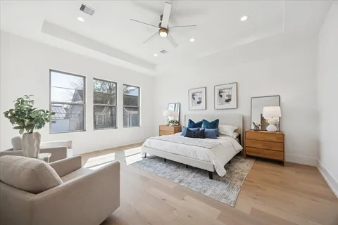 $1,669,900 | 710 East 18th Street, Houston, TX 77008