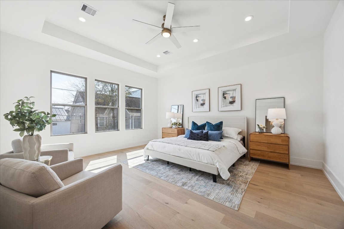 710 East 18th Street Houston, TX 77008 - Photo 17 of 41 a spacious bedroom with a bed and a couch