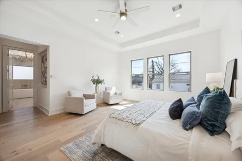 $1,669,900 | 710 East 18th Street, Houston, TX 77008