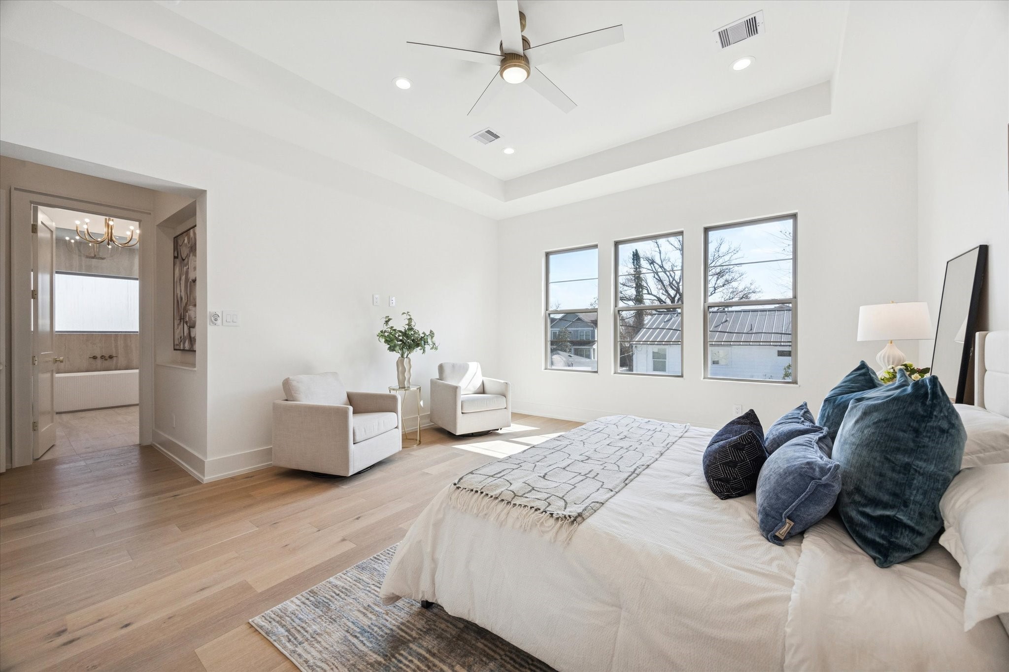 710 East 18th Street Houston, TX 77008 - Photo 18 of 41 a bed room with a bed and a large window