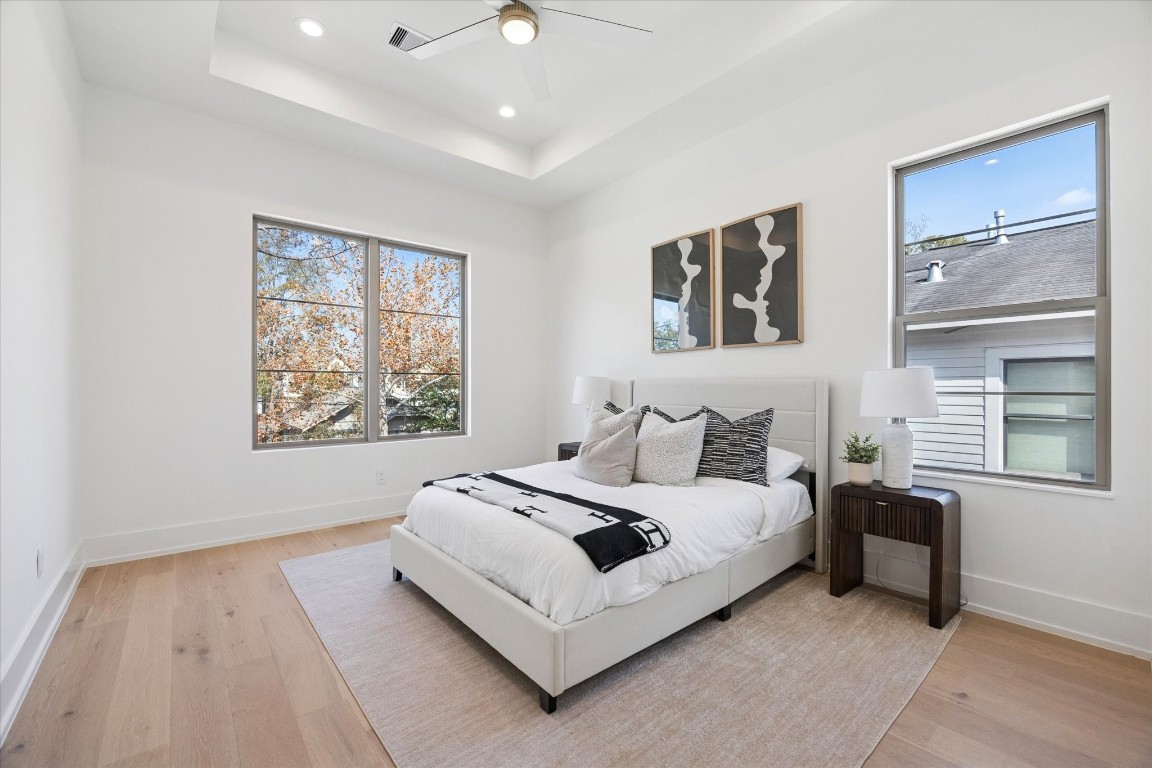 710 East 18th Street Houston, TX 77008 - Photo 25 of 41 a bed room with a bed and a window