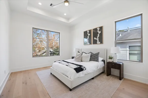 $1,669,900 | 710 East 18th Street, Houston, TX 77008