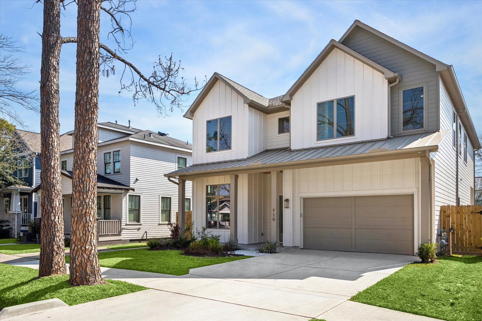 710 East 18th Street Houston, TX 77008 - Photo 37 of 41 a front view of a house with garden