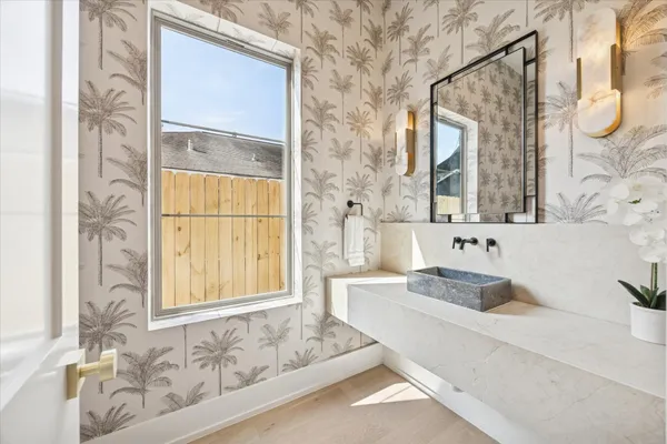 $1,669,900 | 710 East 18th Street, Houston, TX 77008