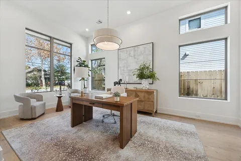 $1,669,900 | 710 East 18th Street, Houston, TX 77008