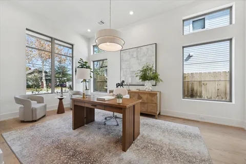 $1,669,900 | 710 East 18th Street, Houston, TX 77008