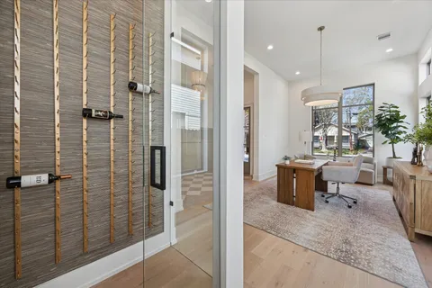 $1,669,900 | 710 East 18th Street, Houston, TX 77008