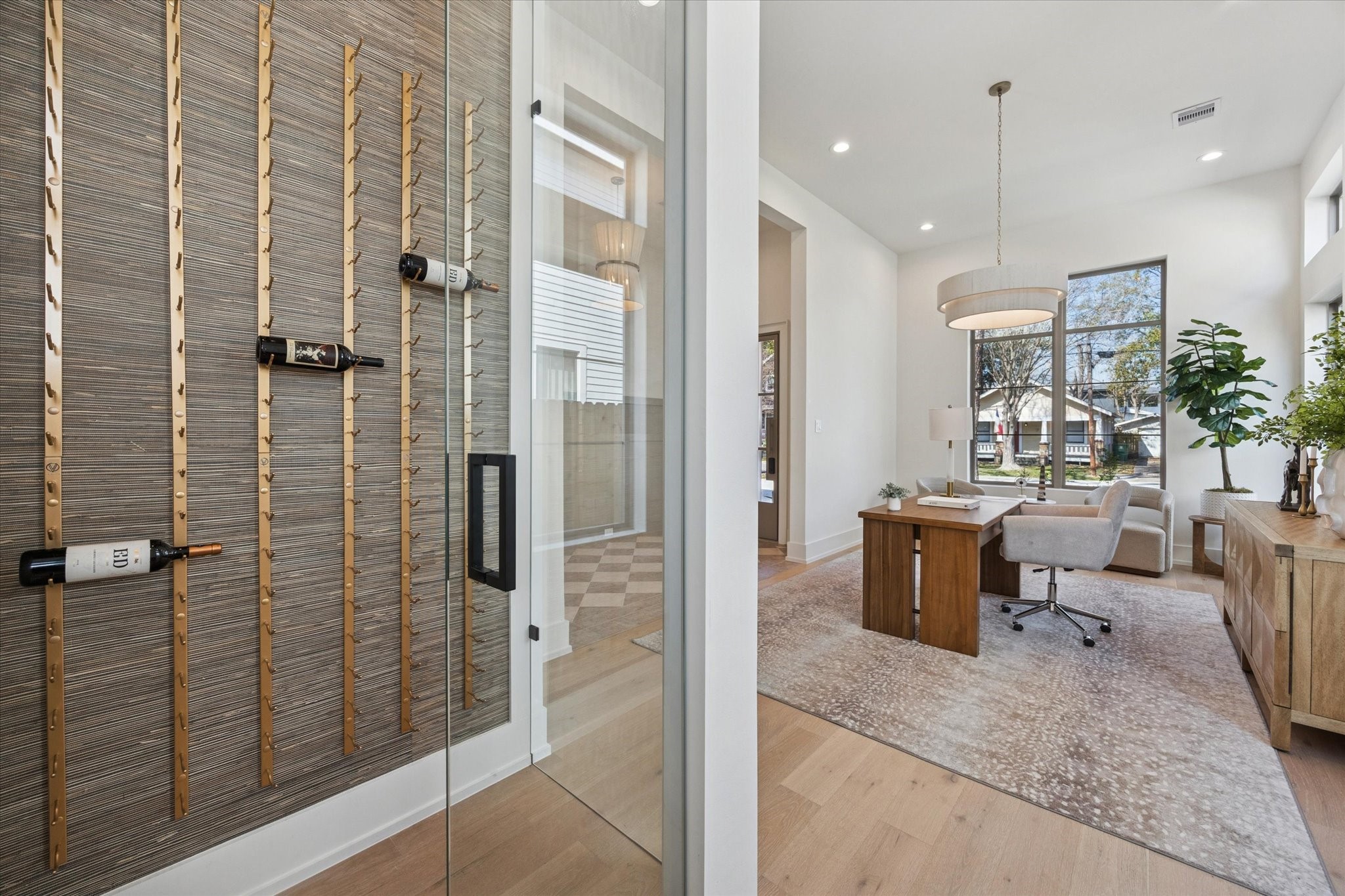 710 East 18th Street Houston, TX 77008 - Photo 5 of 41 a very nice looking room with a large window