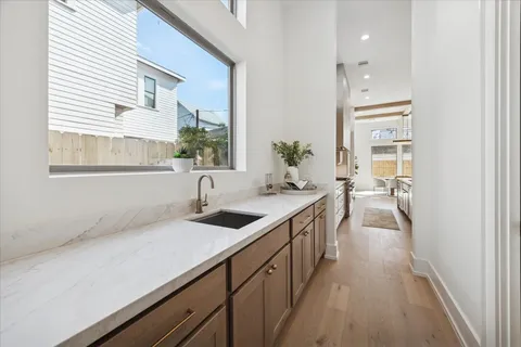 $1,669,900 | 710 East 18th Street, Houston, TX 77008