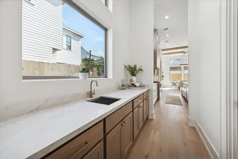 $1,669,900 | 710 East 18th Street, Houston, TX 77008