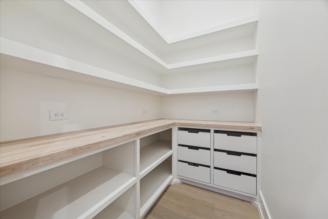 710 East 18th Street Houston, TX 77008 - Photo 7 of 41 a view of an empty walk in closet