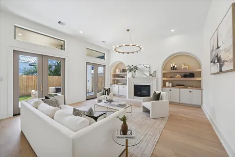 $1,669,900 | 710 East 18th Street, Houston, TX 77008