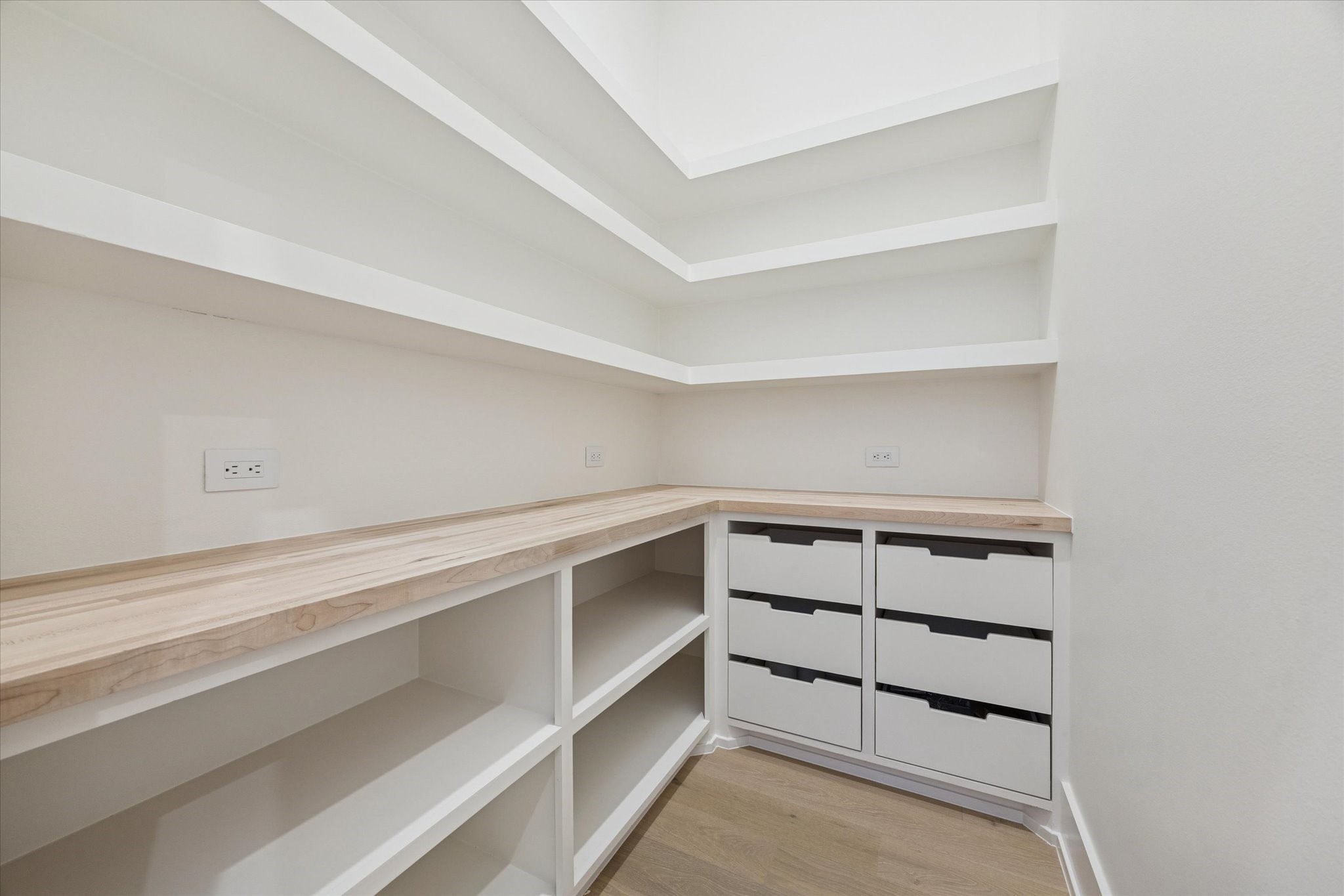710 East 18th Street Houston, TX 77008 - Photo 7 of 41 Thoughtfully designed walk-in pantry featuring custom built-ins and electrical outlets for seamless organization and functionality.