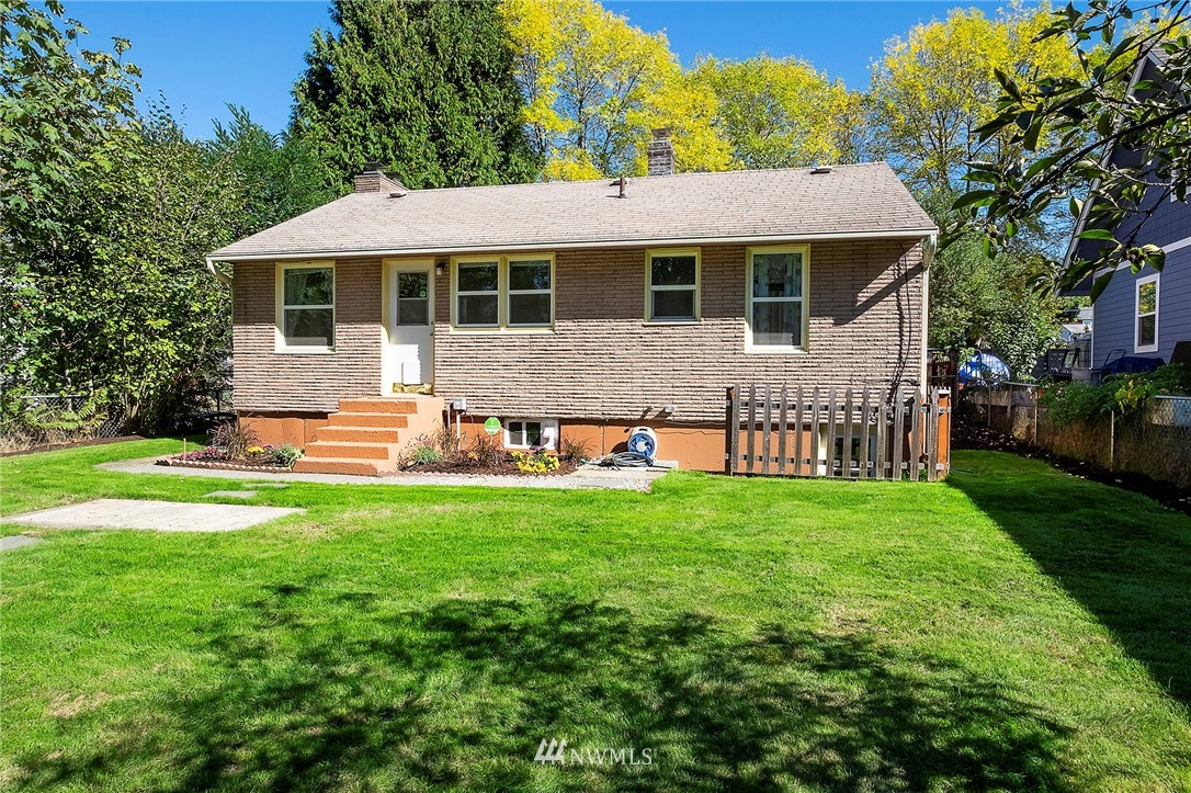 12043 Renton Avenue South Seattle, WA 98178 - Photo 22 of 29 Gallery Image 22