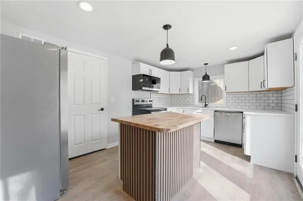 $239,900 | 12007 Alberta Avenue, Sugar Creek, MO 64054