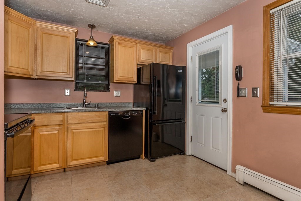 11 Gloria Road Randolph, MA 02368 - Photo 7 of 29 Gallery Image 7