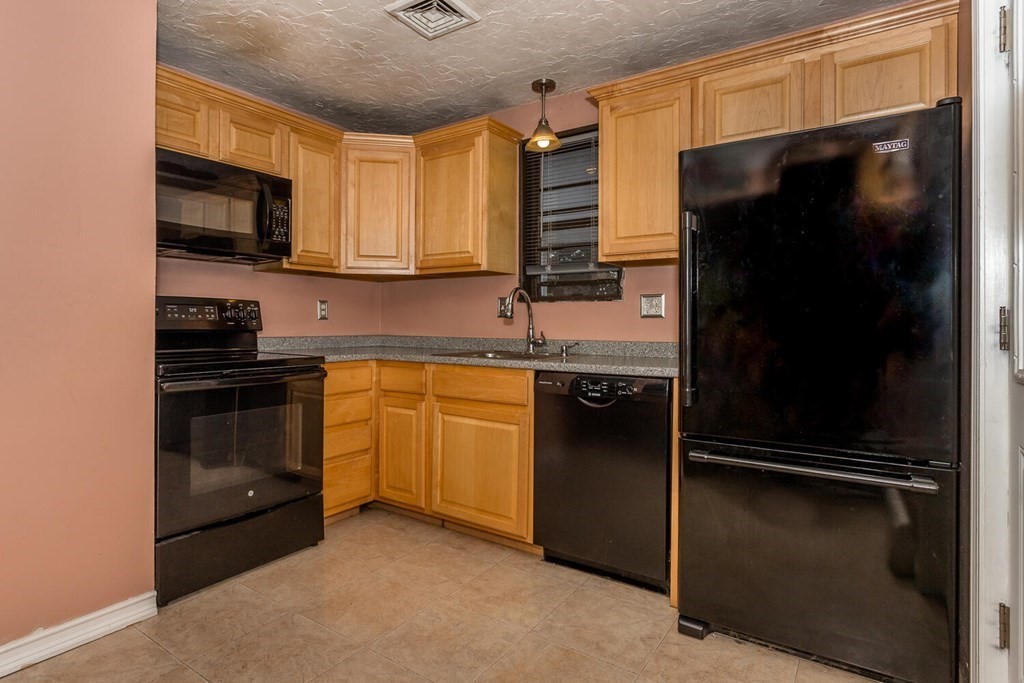 11 Gloria Road Randolph, MA 02368 - Photo 8 of 29 Gallery Image 8