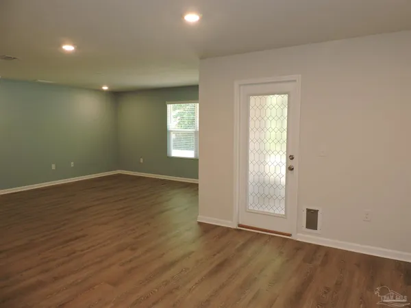 $2,100 | 5427 Peach Drive, Pace, FL 32571