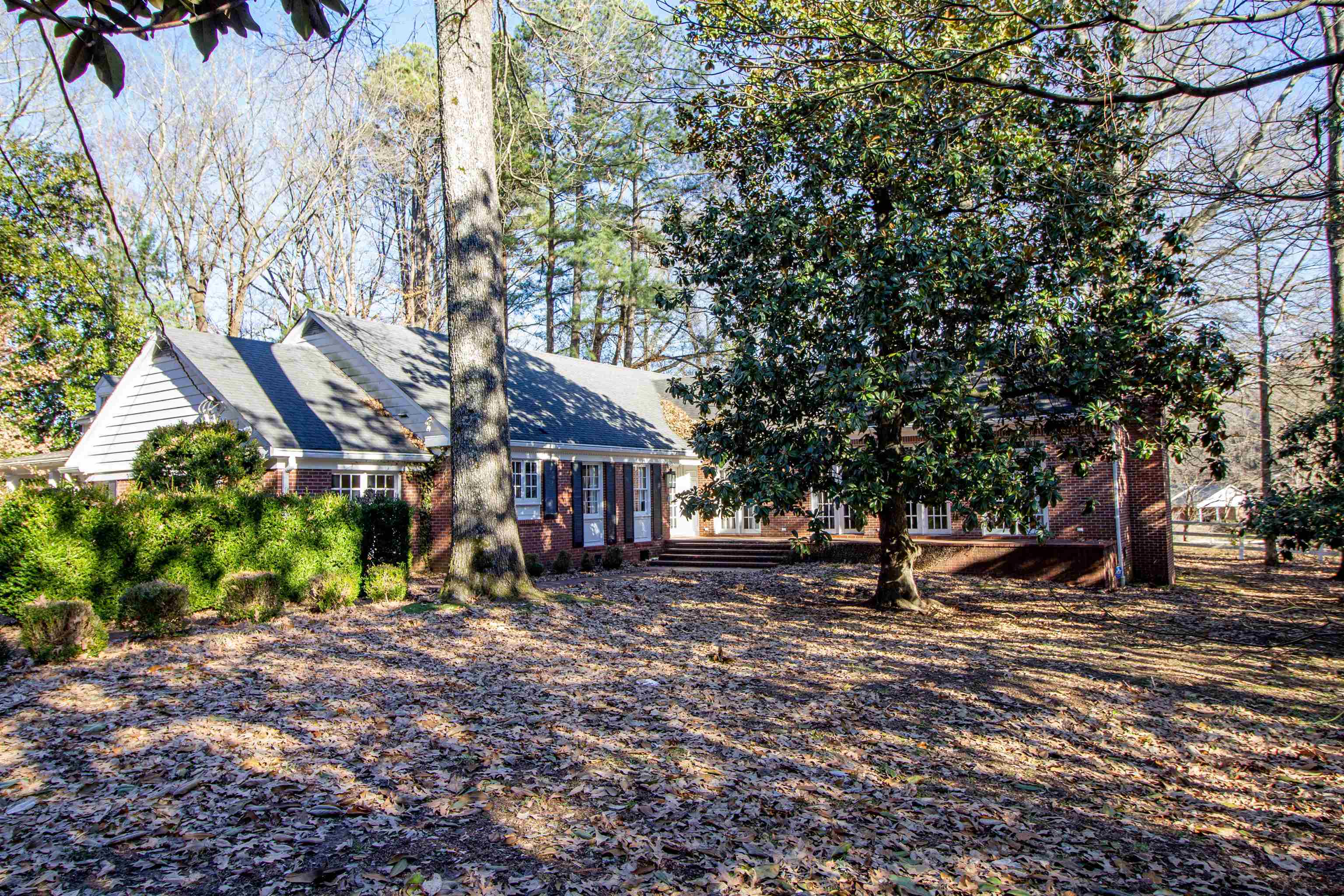 a view of a house with a trees