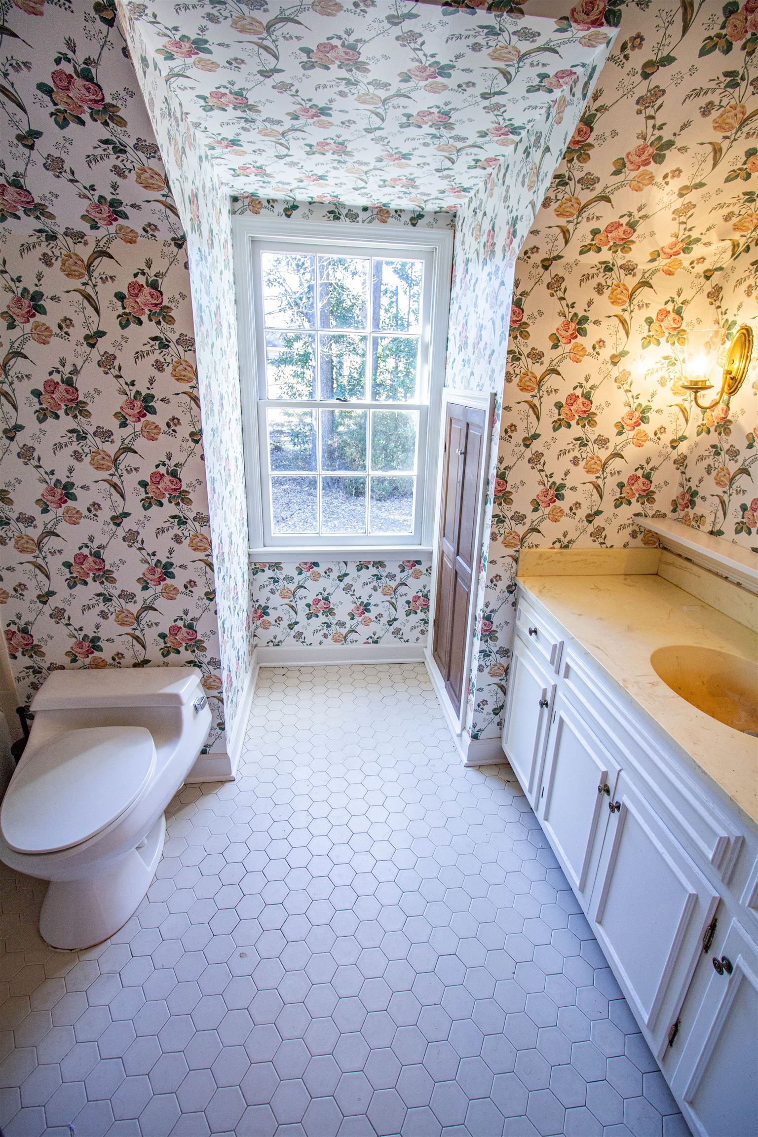 283 Church Street Ripley, TN 38063 - Photo 27 of 36 a bathroom with a granite countertop sink a toilet and bathtub