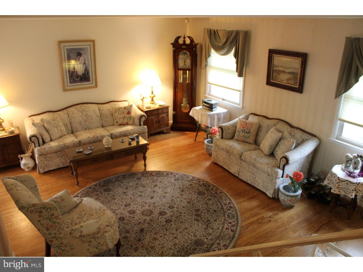 53 Saratoga Road Stratford, NJ 08084 - Photo 12 of 25 Living Room