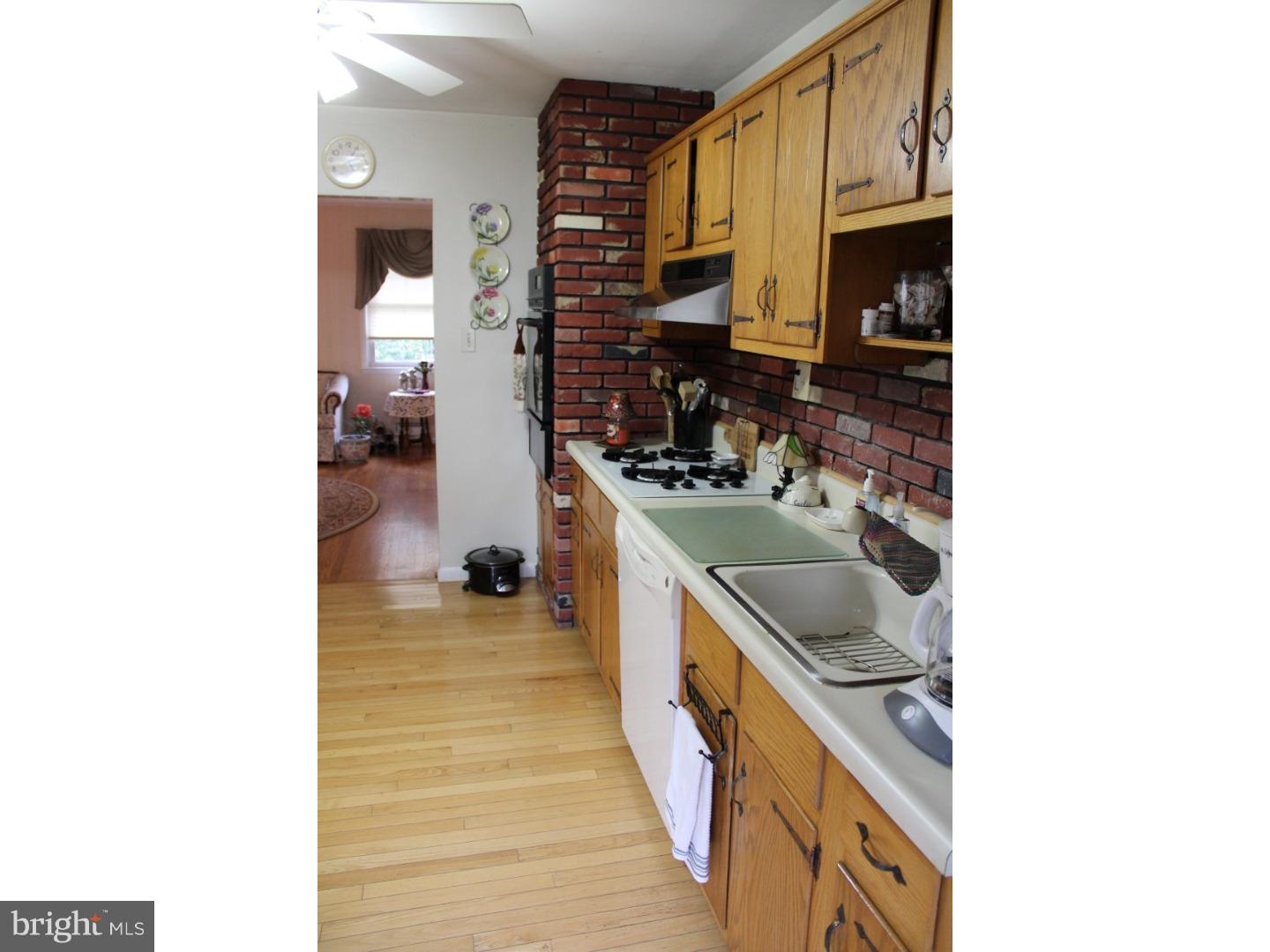 53 Saratoga Road Stratford, NJ 08084 - Photo 17 of 25 Kitchen