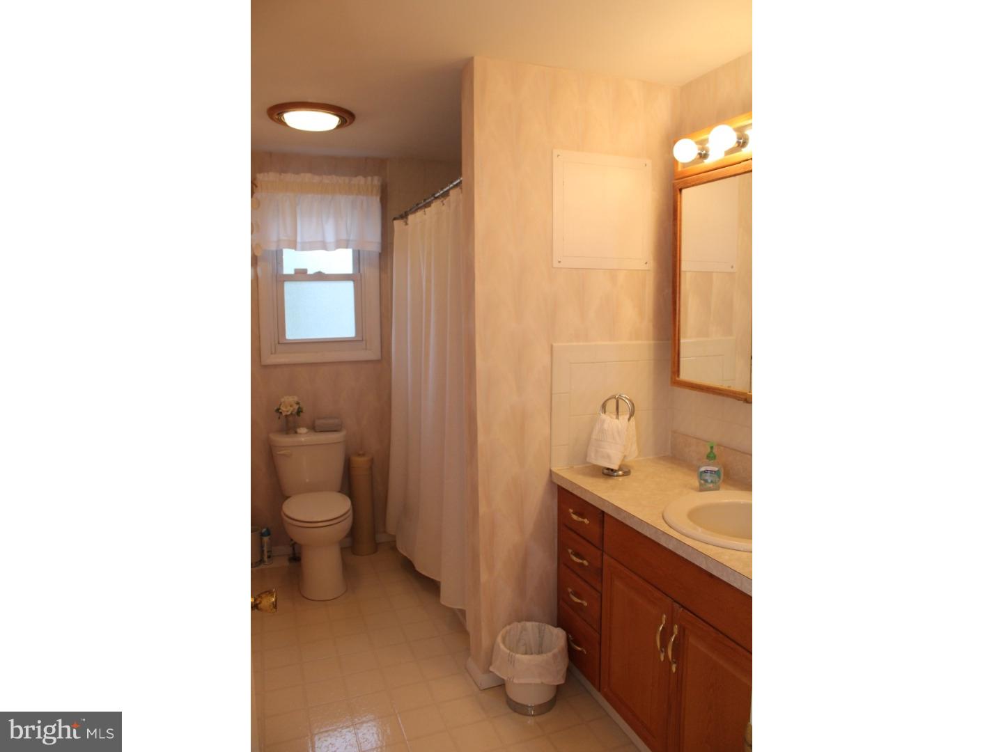 53 Saratoga Road Stratford, NJ 08084 - Photo 20 of 25 Bathroom