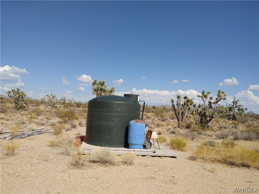 2076 South Cheyenne (well-septic) Road Yucca, AZ 86438 - Photo 4 of 24
