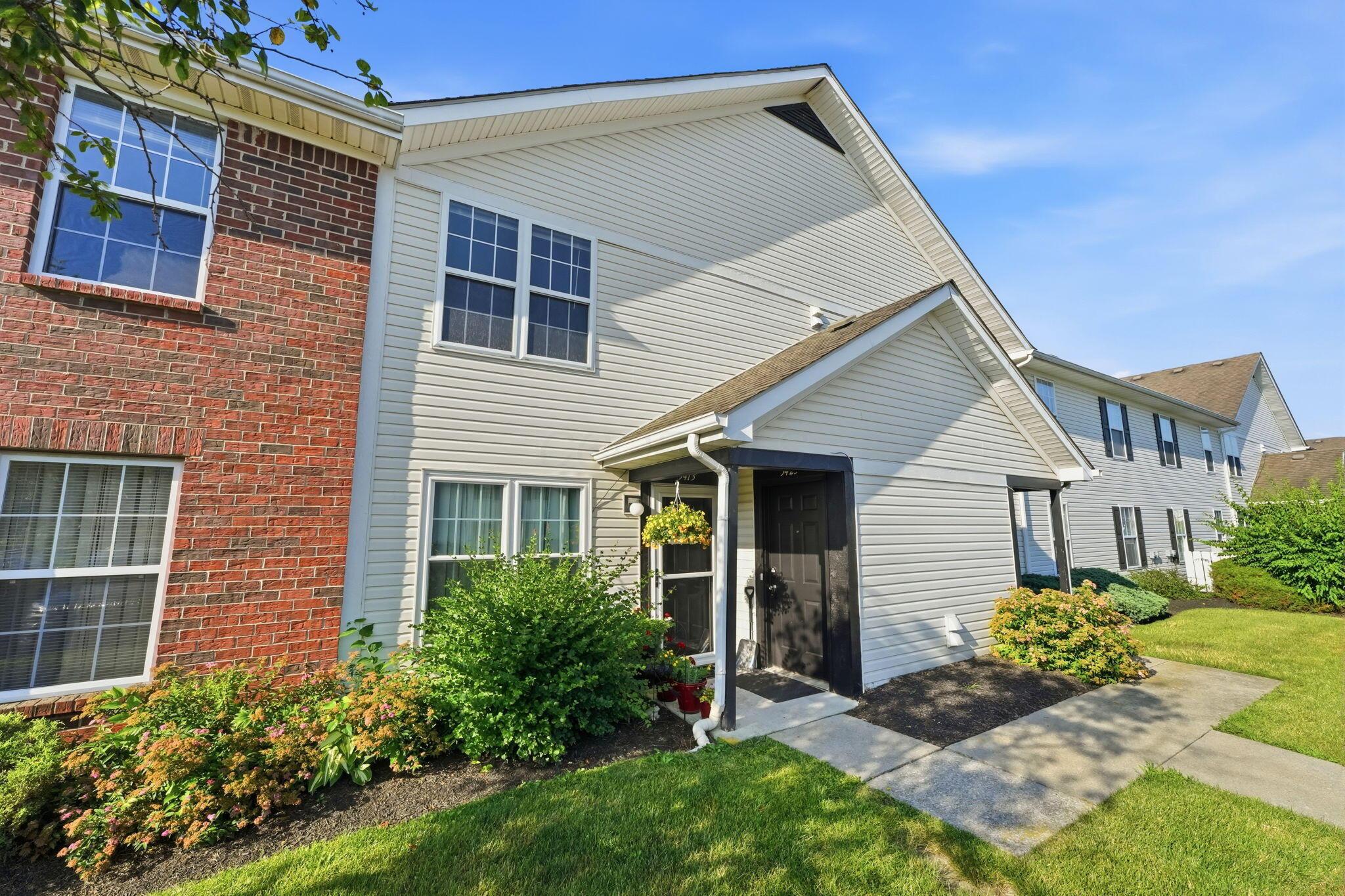 5423 Garden Ridge Columbus, OH 43228 - Photo 2 of 28 2-web-or-mls-5423-garden-ridge