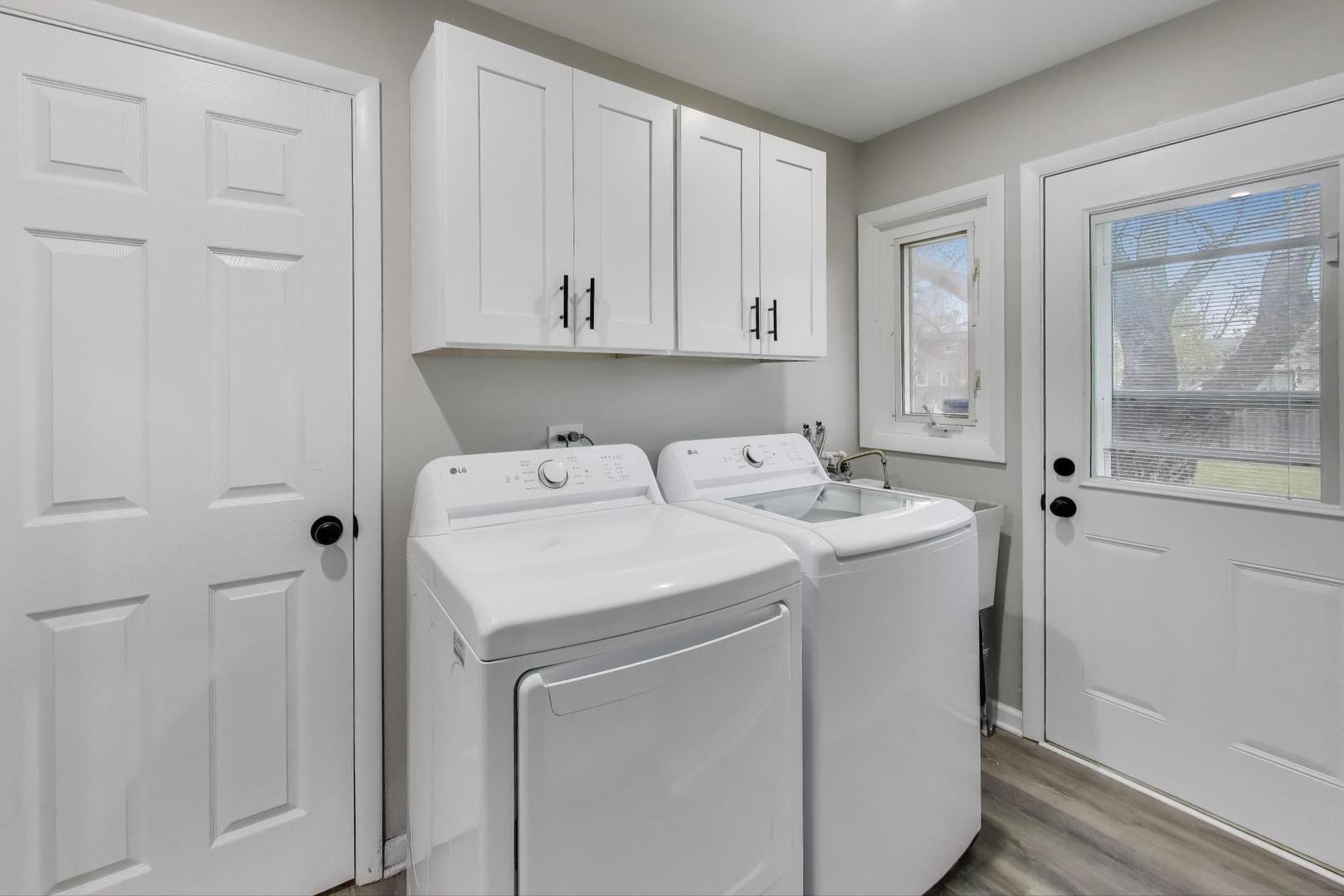 540 Newark Lane Hoffman Estates, IL 60169 - Photo 18 of 23 a utility room with dryer and washer