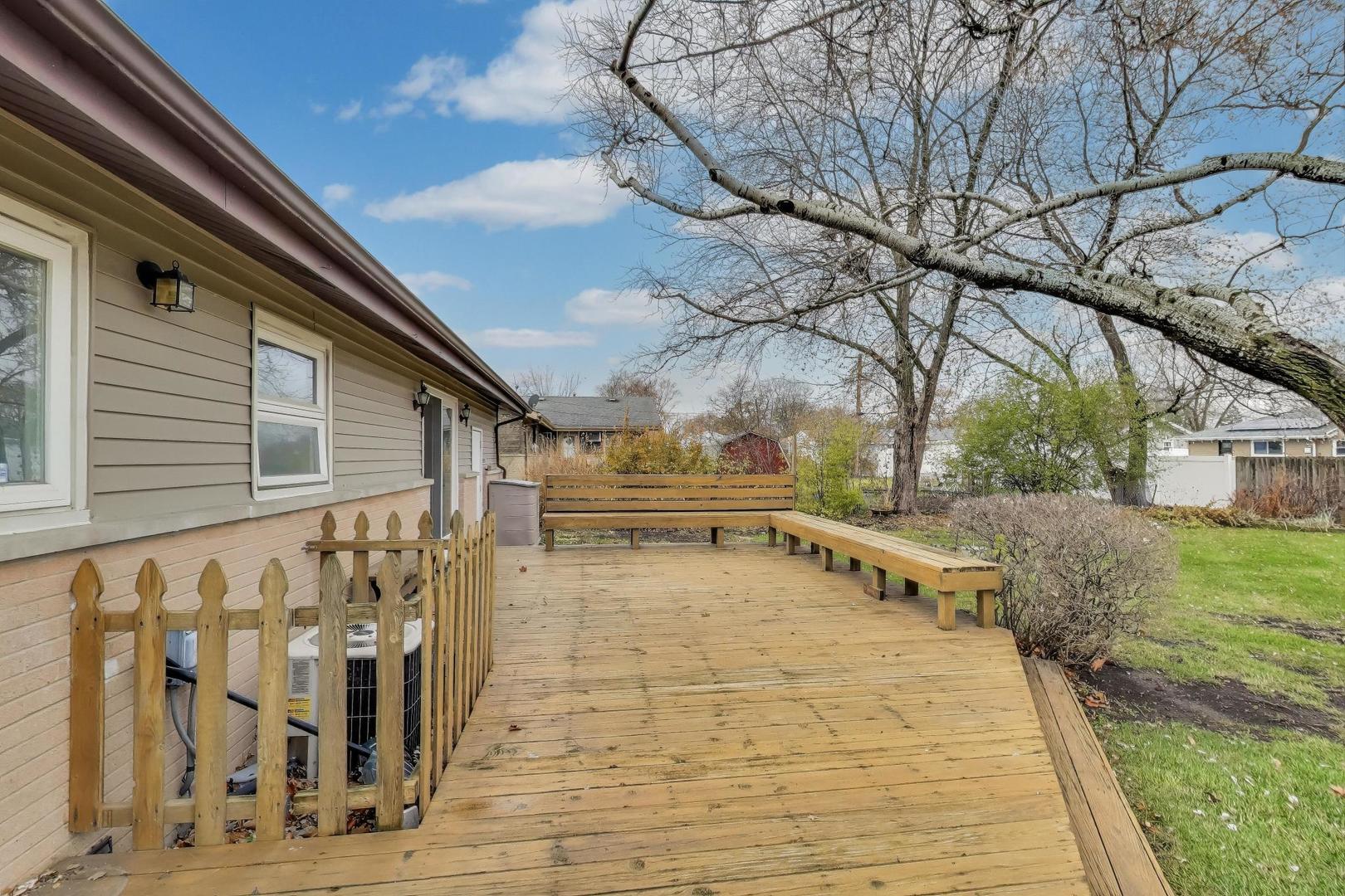 540 Newark Lane Hoffman Estates, IL 60169 - Photo 20 of 23 a view of balcony with wooden floor and fence