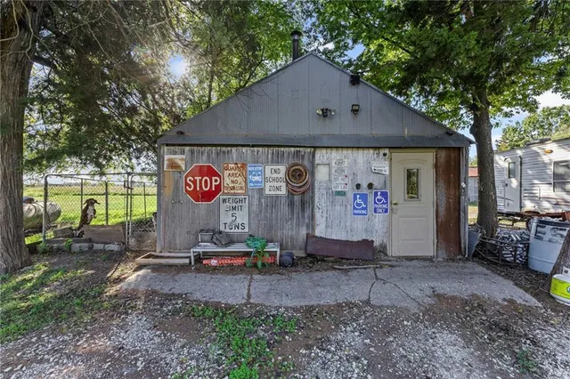 $749,000 | 1252 Highway 59, Princeton, KS 66078