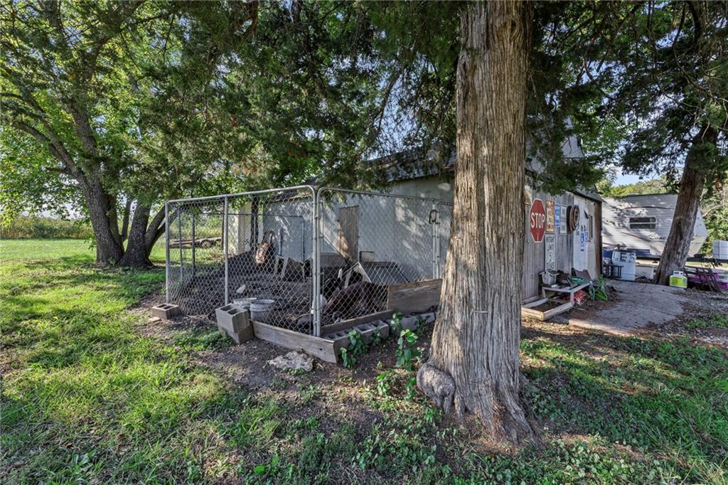 1252 Highway 59 Princeton, KS 66078 - Photo 30 of 57