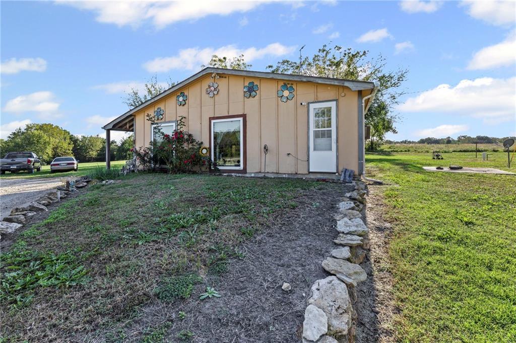 1252 Highway 59 Princeton, KS 66078 - Photo 10 of 57