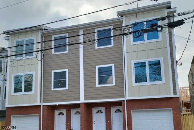 $2,900 | 487 South 18th Street, Unit 2, Newark, NJ 07103