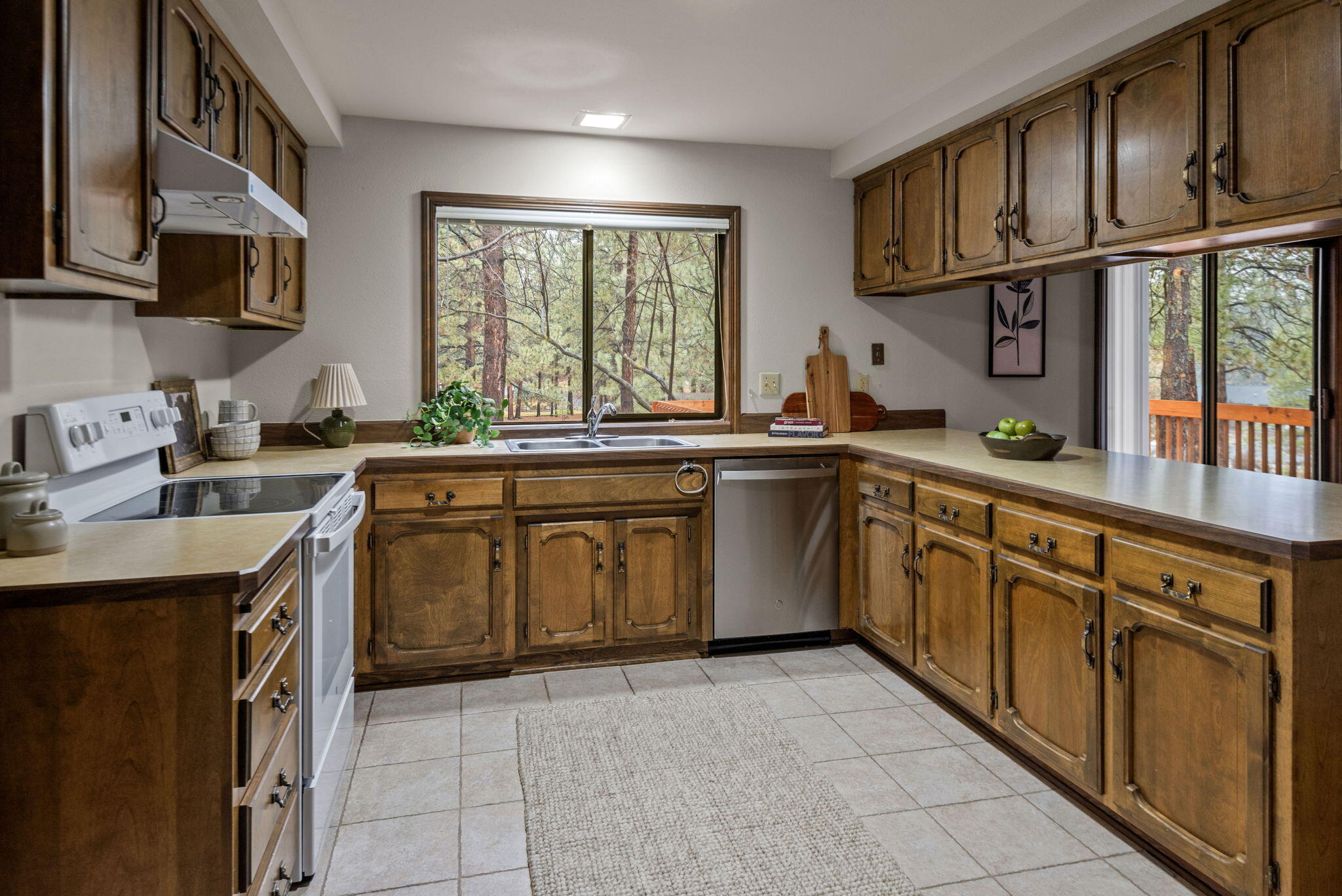 60205 East Ridgeview Drive Bend, OR 97702 - Photo 9 of 21 9-web-or-mls-DSC_8655