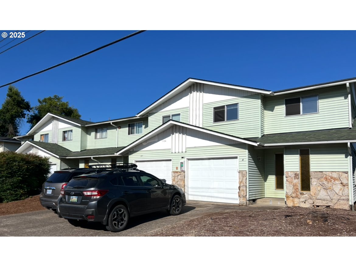157 40th Street Springfield, OR 97478 - Photo 1 of 1 a black car in front of white house