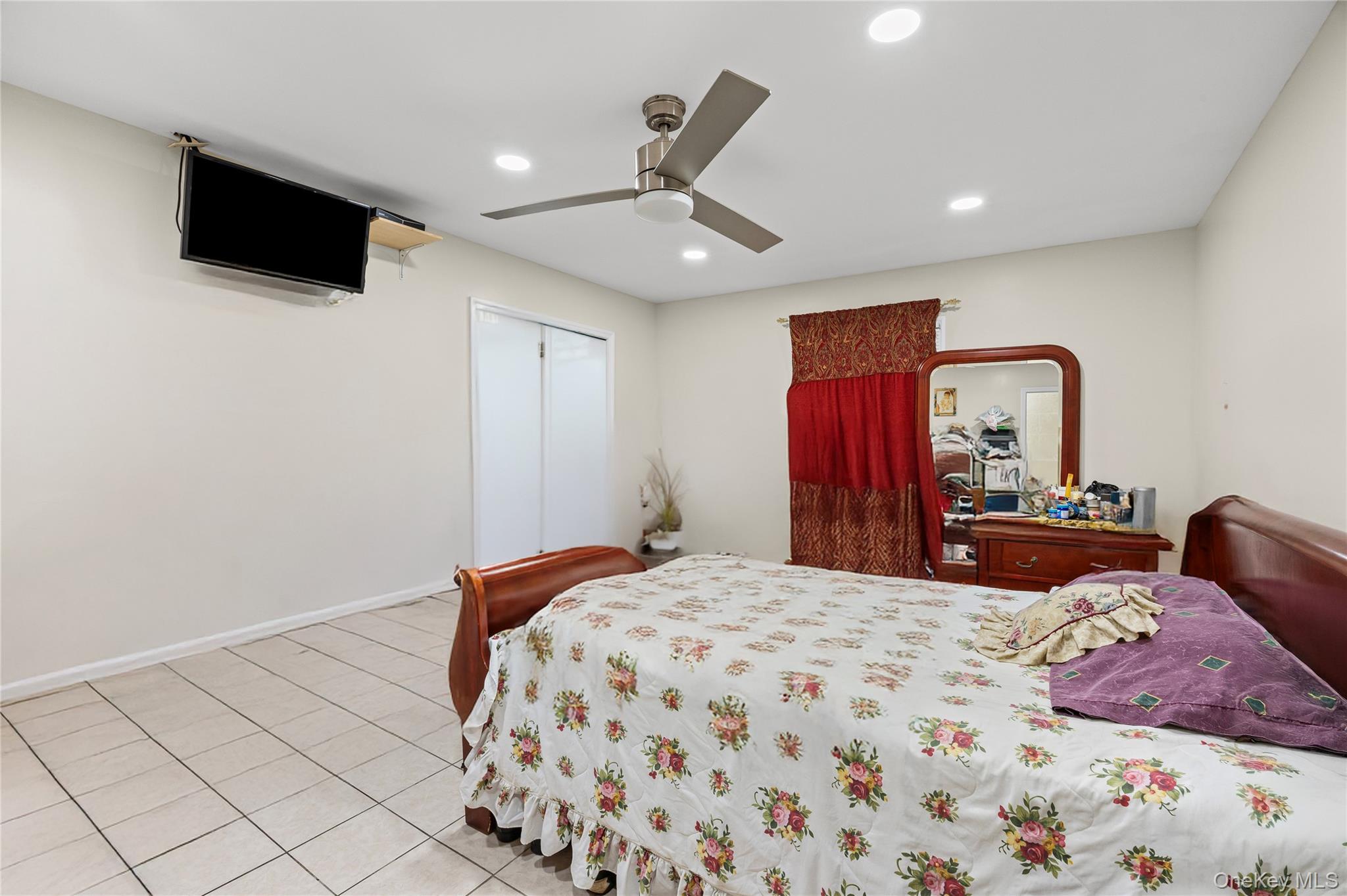 79 Union Place Hempstead, NY 11550 - Photo 14 of 24 a bedroom with a bed and a flat screen tv