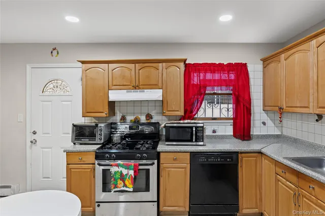 $599,999 | 79 Union Place, Hempstead, NY 11550