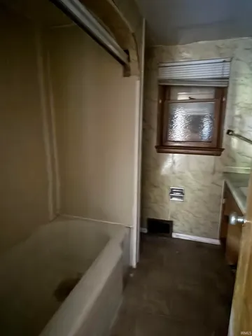 $64,900 | 215 West 7th Street, Marion, IN 46953