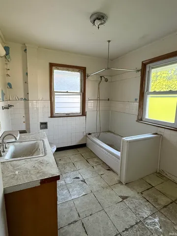 $64,900 | 215 West 7th Street, Marion, IN 46953